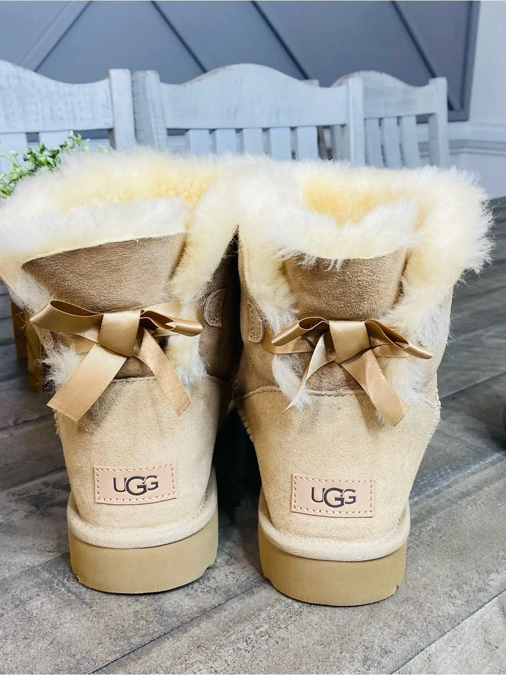 UGG Women’s Mini Bailey Bow II Boots Suede Sheepskin Tan Beige Size 10